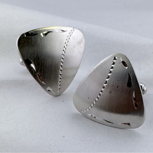 Sterling cufflinks triangle shape w/etching. Can you say Mad Men? - Picture 1 of 5